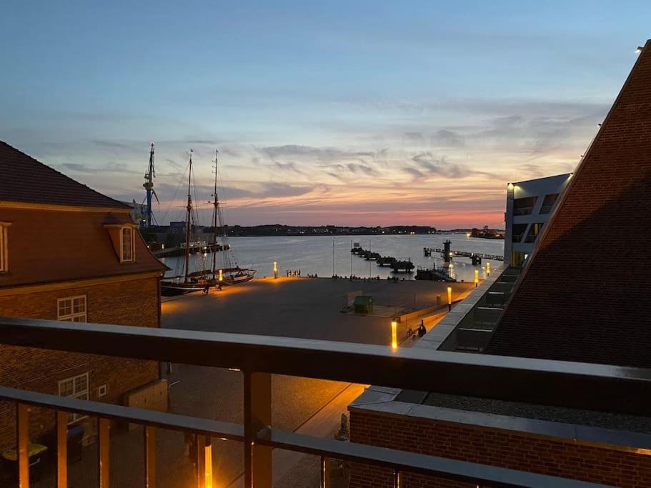 Meerblick, Balkon Und Private Sauna Im Historischen Getreidespeicher Wismar Exterior photo